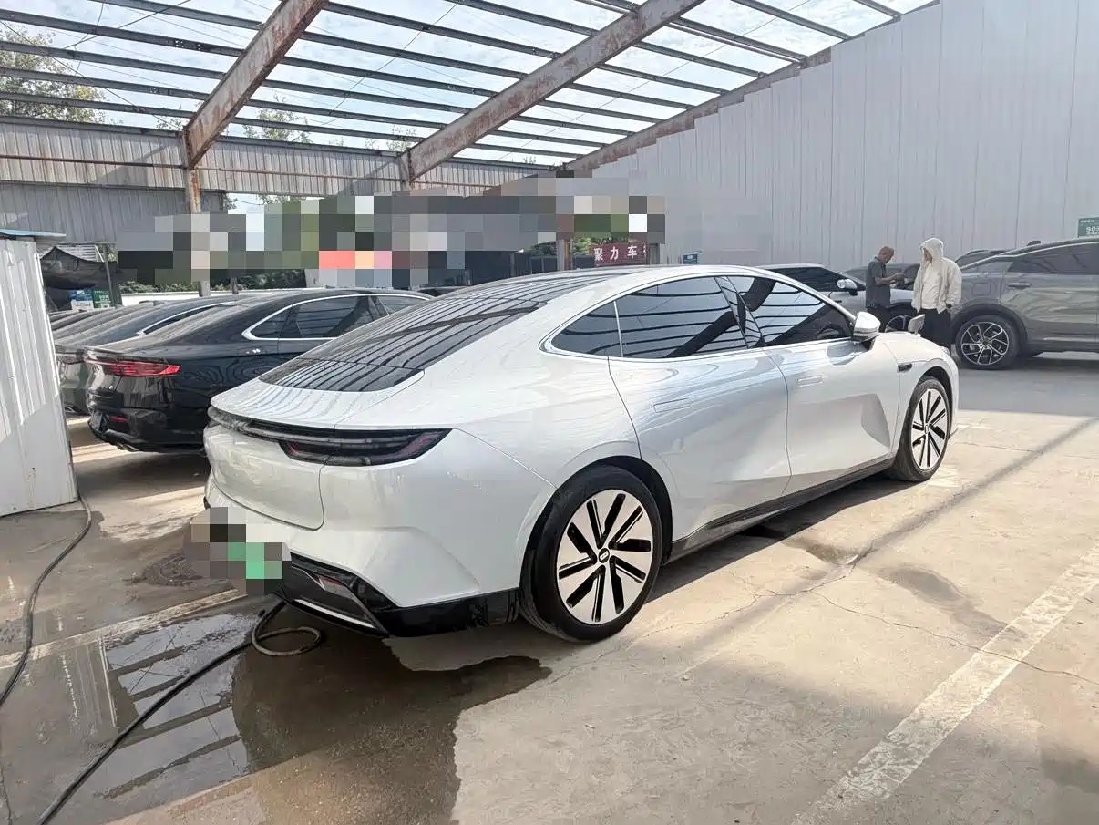 Фото 10 - Geely Galaxy Galaxy E8