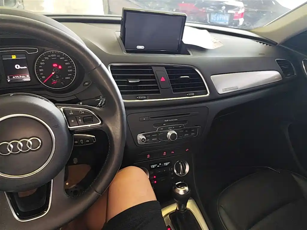 Audi Q3 2015 35 TFSI quattro Technology фото 10