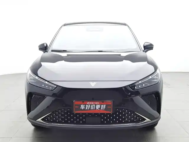 Nezha Auto Nezha L 2024 Extended Range 310 Flash Charge Red Edition — фото 3