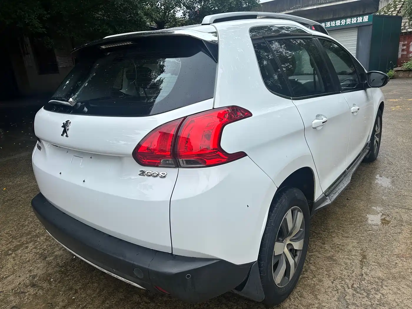 Peugeot 2008 2014 1.6L Automatic Navigation Edition фото 5