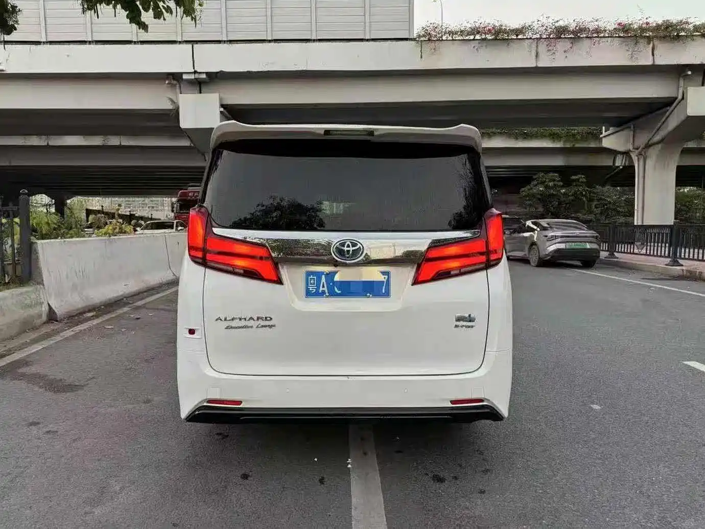 Toyota Alphard 2019 Hybrid 2.5L Premium Edition фото 5