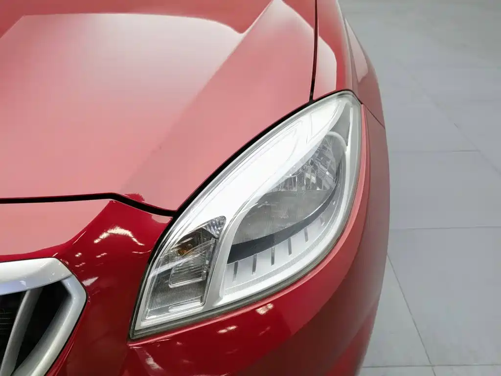 Zhonghua H330 2015 2013 1.5L Automatic Luxury