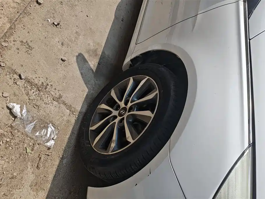 Hyundai Sonata 2013 2.0L Automatic Luxury Edition фото 6