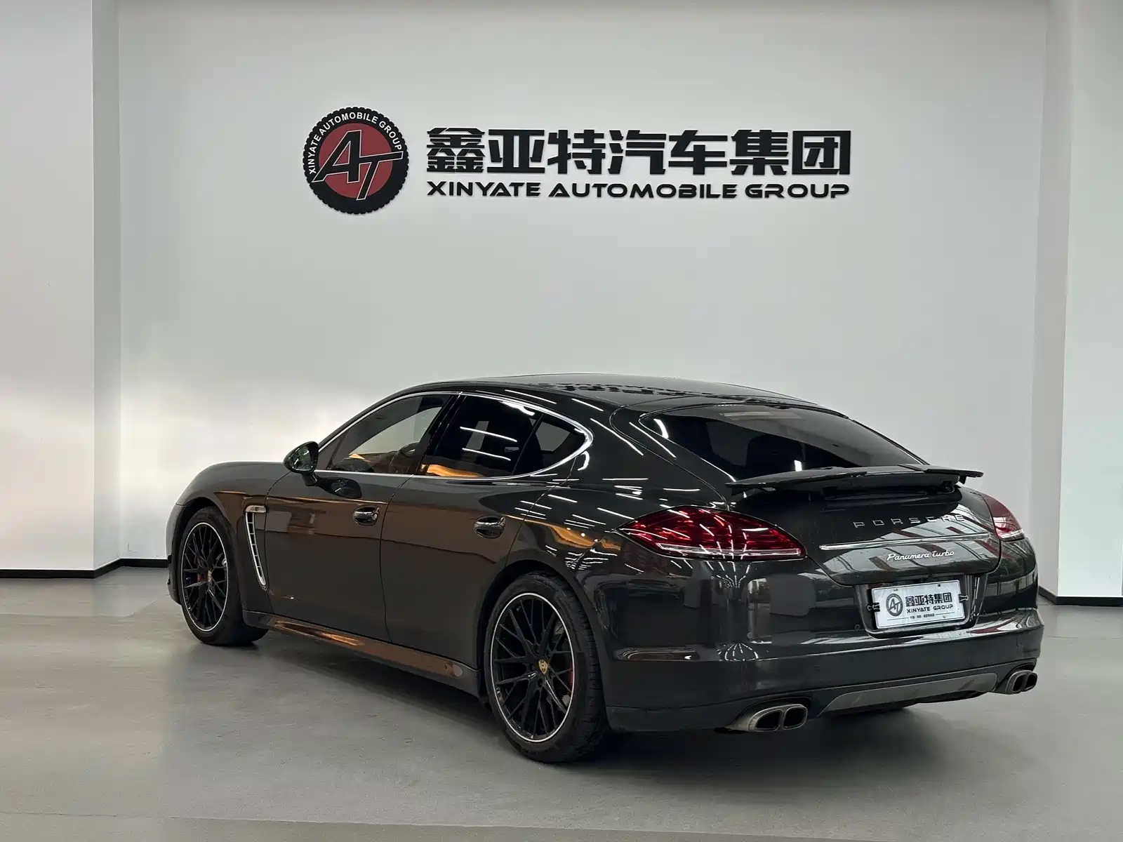 Photo 5 - Porsche Panamera