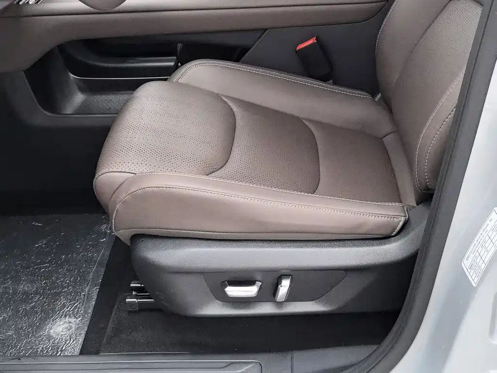 Wuling Motors Starlight 560 NEV 2025 2025 Model Plug-in Hybrid Version 5-seater