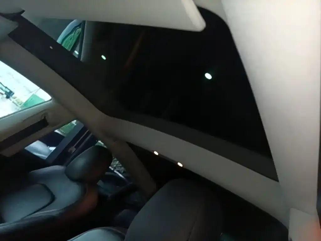 Фото 18 - Tesla Model 3