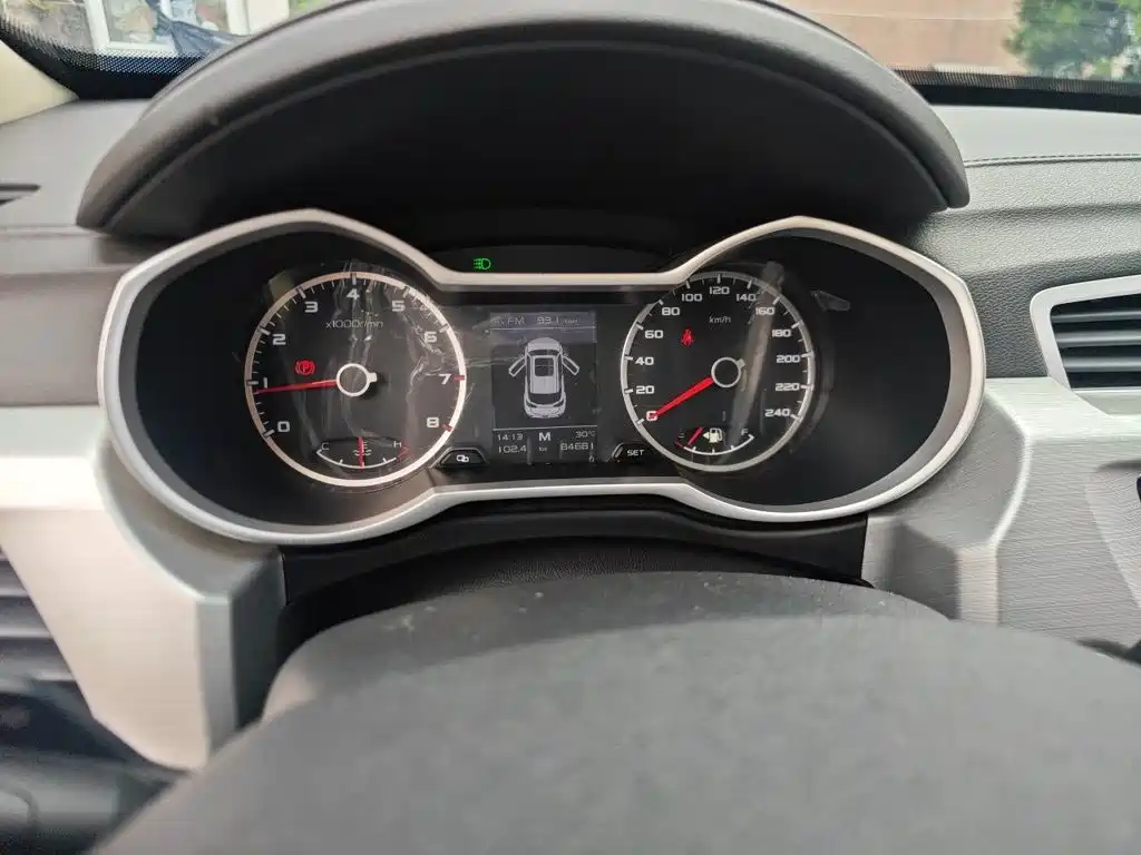 Photo 12 - Geely Atlas