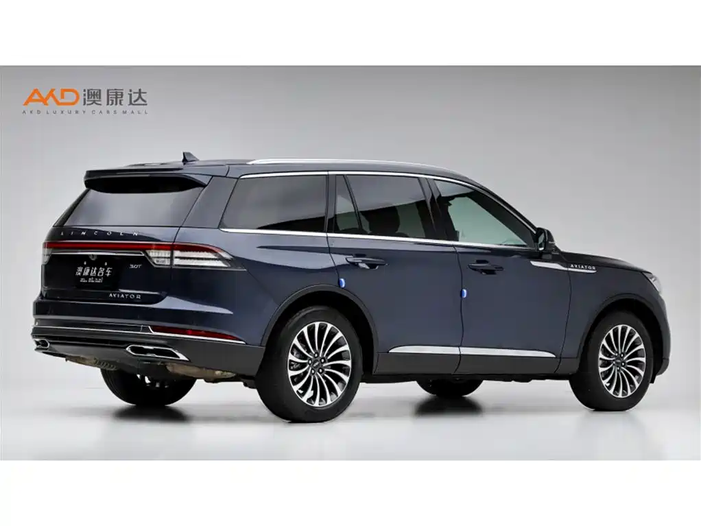 Photo 3 - Lincoln Aviator