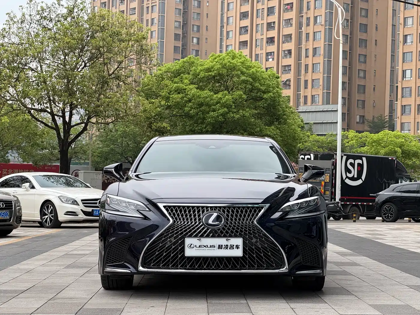 Lexus LS 2018 500h Executive Edition China VI фото 2