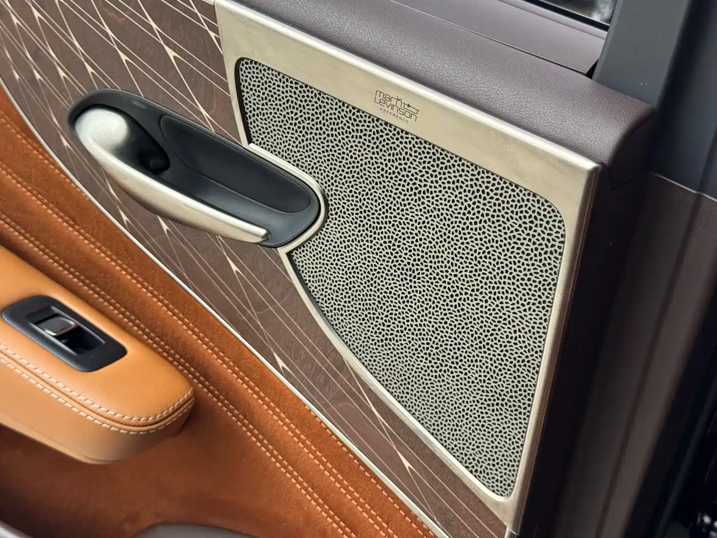 Lexus LS 2018 500h Executive Edition China VI фото 14