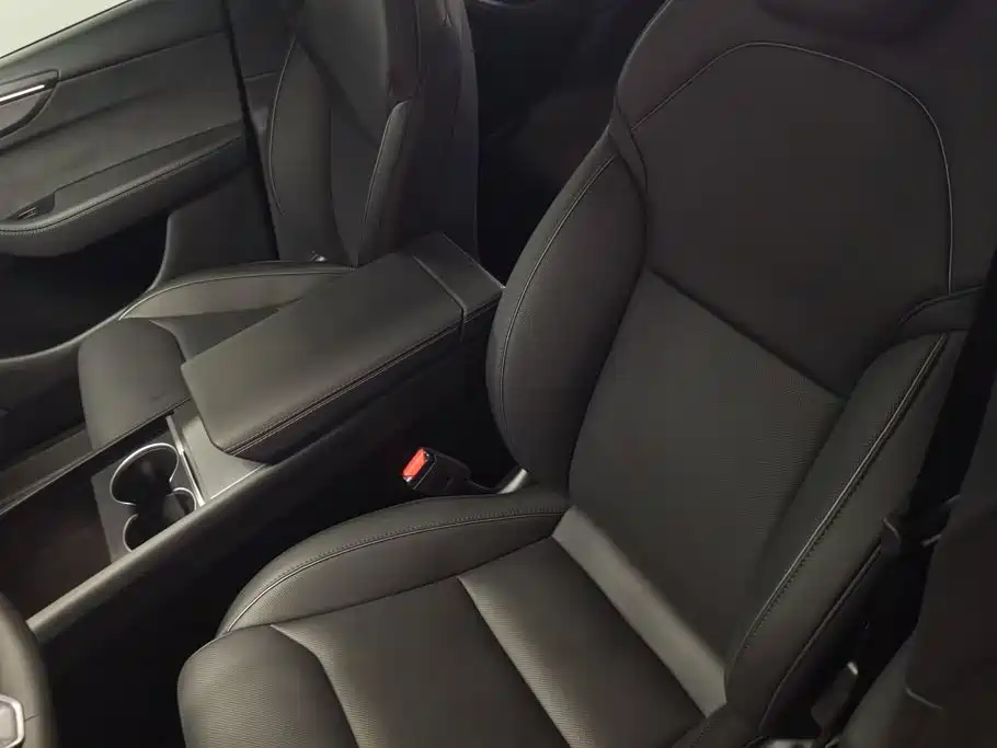 Tesla Model Y L 2026 2025 Facelift Long Range AWD