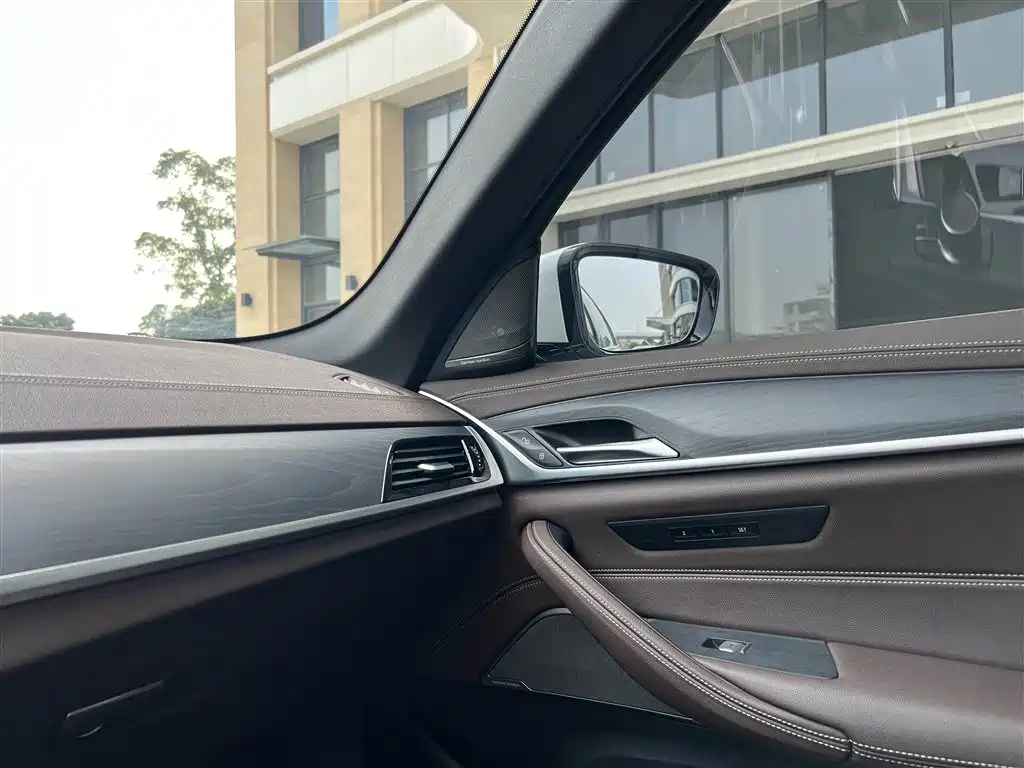 BMW 5 Series 2022 Facelift II 530Li Premium Package M Sport фото 23