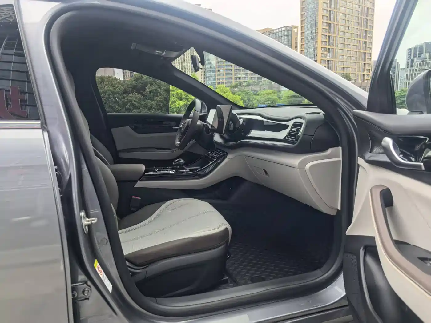BYD Qin PLUS 2024 Glory Edition DM-i 55KM Leading фото 11