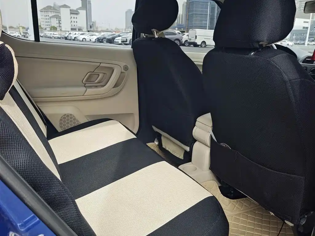 Škoda Fabia 2014 1.4L Automatic Crystal Spirit Edition фото 12