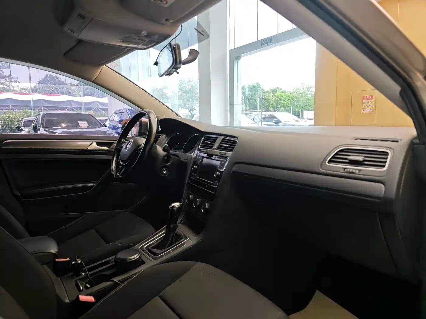 Volkswagen Golf 2015 1.6L Automatic Fashion фото 32
