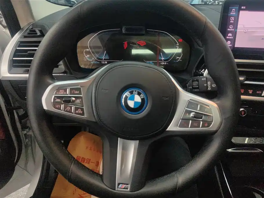 BMW iX3 2024 Leading Edition фото 15