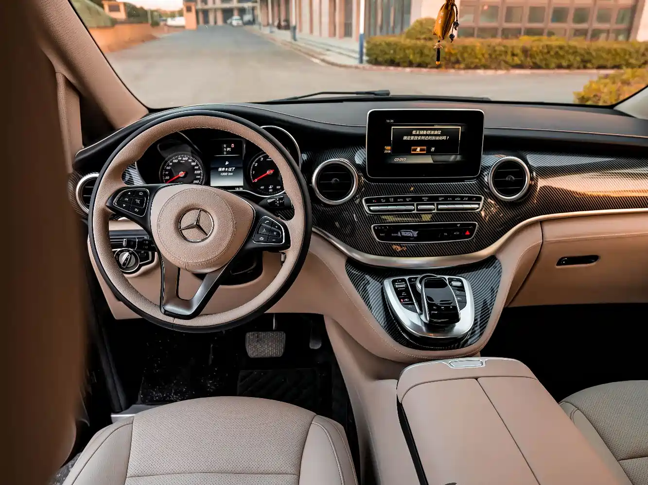 Mercedes-Benz V-Class 2017 Model V 260 Pilot Edition фото 14