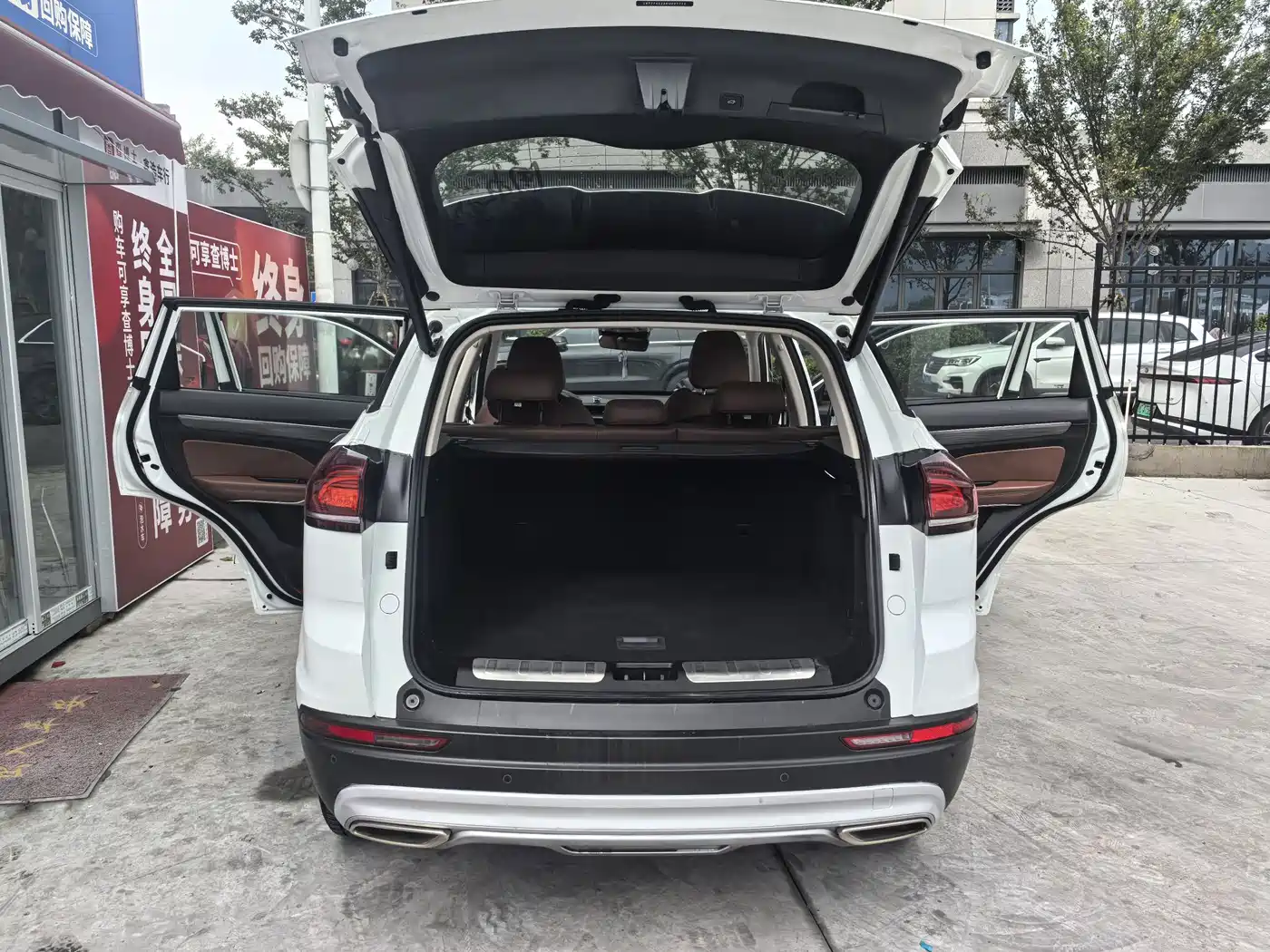 Фото 8 - Geely Boyue