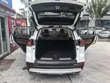 Фото 8 - Geely Atlas