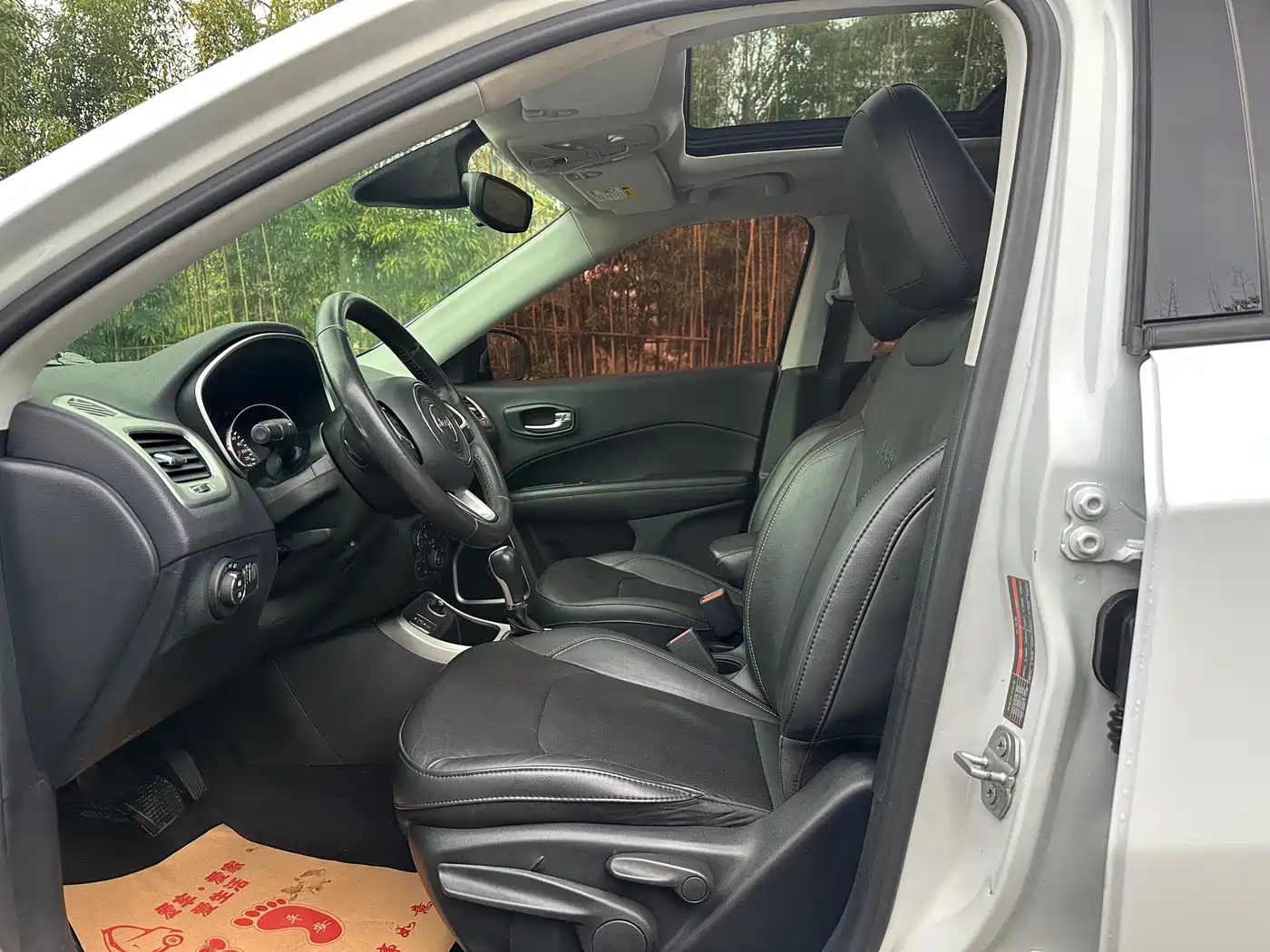 Photo 8 - Jeep Compass