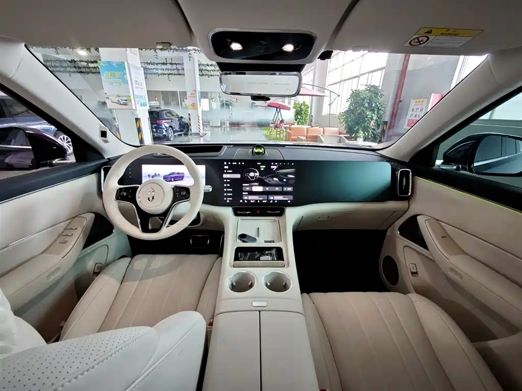 AITO Wenjie AITO M8 2025 Range Extender Max+ Edition 53.4kWh 5-seater фото 22