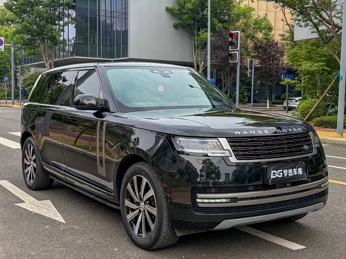 Land Rover Range Rover 2023 3.0 L6 400PS Golden Age 7-Seater Long Wheelbase фото 5