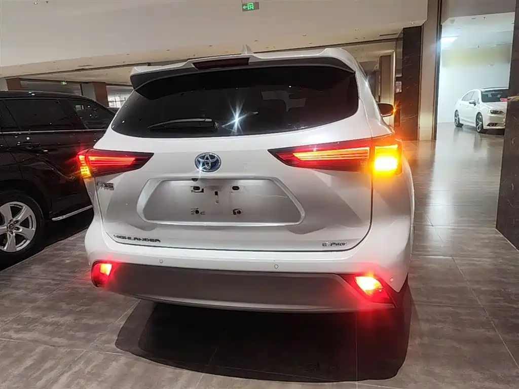 Toyota Highlander 2022 Model Dual Engine 2.5L 4WD Premium Edition 7-Seater фото 6