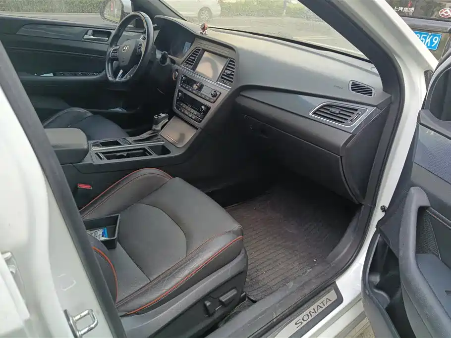 Hyundai Sonata 2015 1.6T GLS Smart фото 8