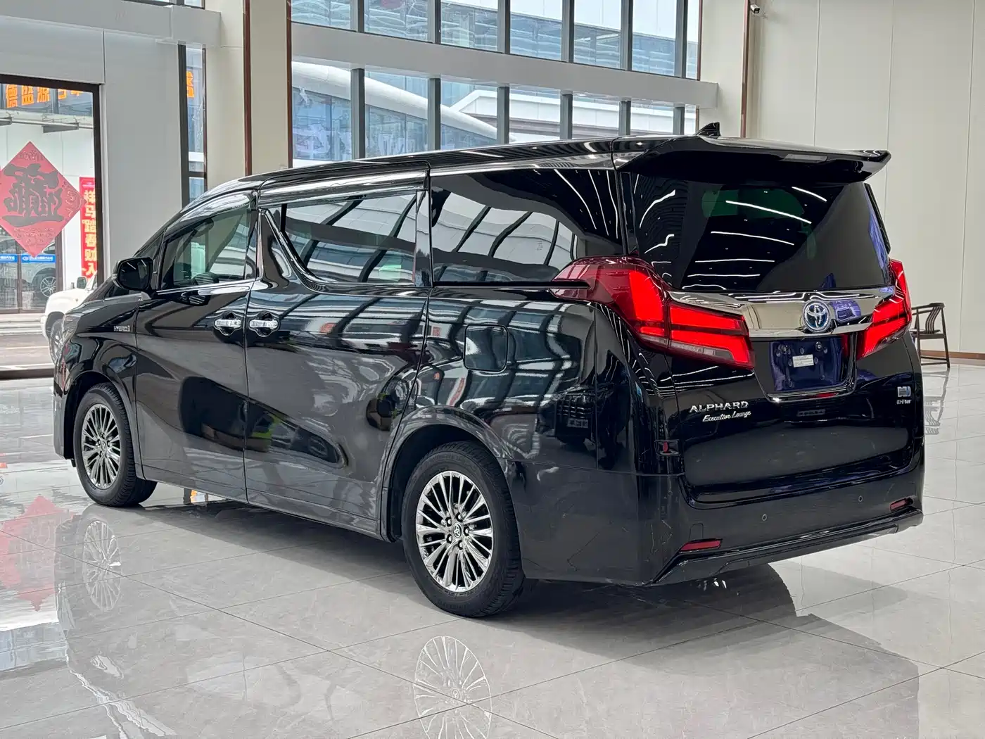Toyota Alphard 2020 Hybrid 2.5L Gold Special Edition фото 13