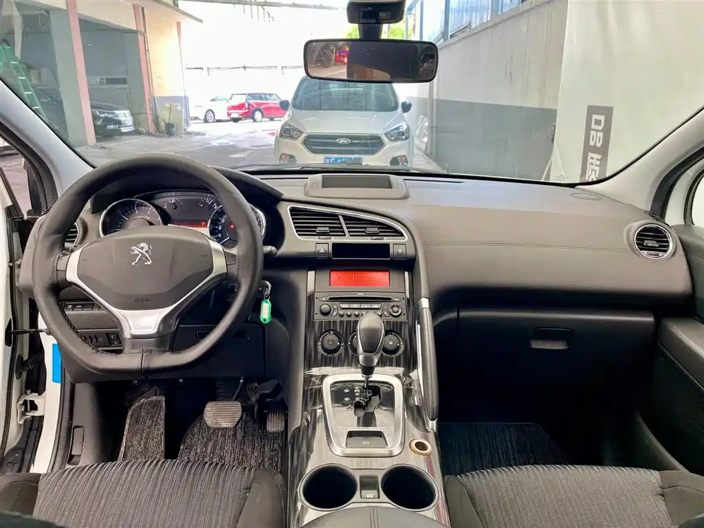 Peugeot 3008 2015 2.0L Automatic Classic Edition фото 8