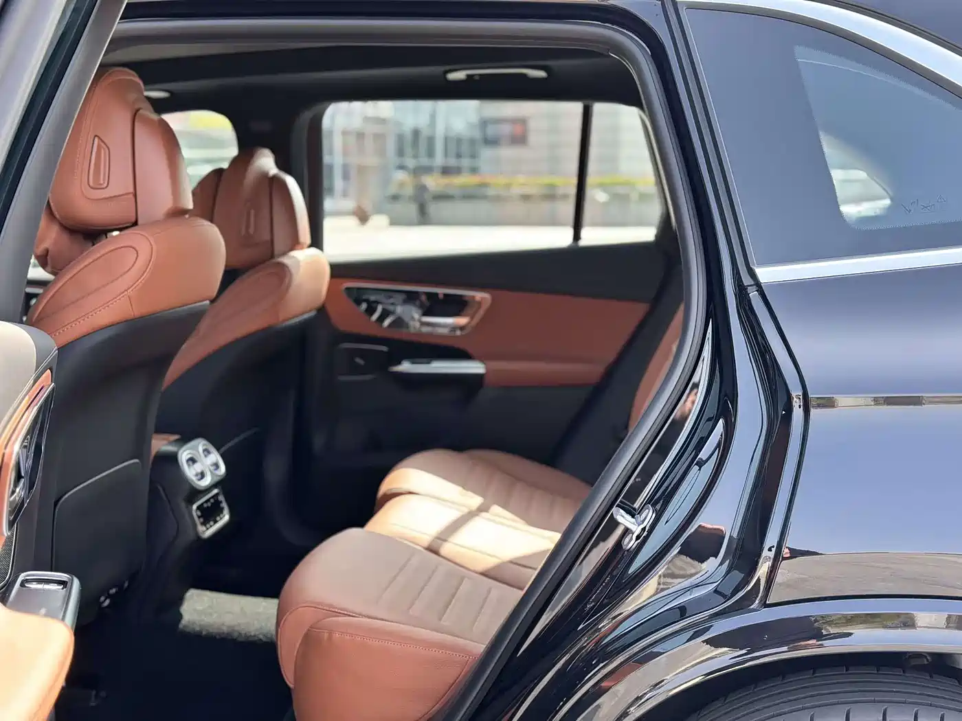 Mercedes-Benz GLC 2025 Model Year GLC 260 L 4MATIC Luxury фото 5