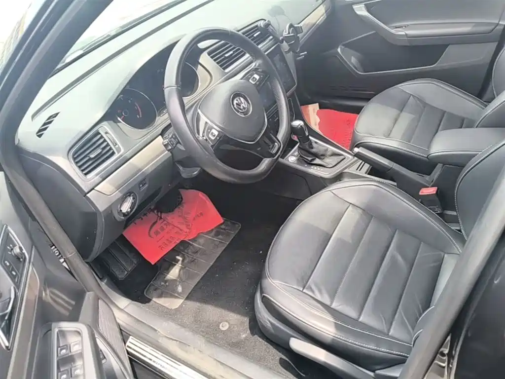Volkswagen Lavida 2017 1.6L Automatic Comfort Edition фото 15