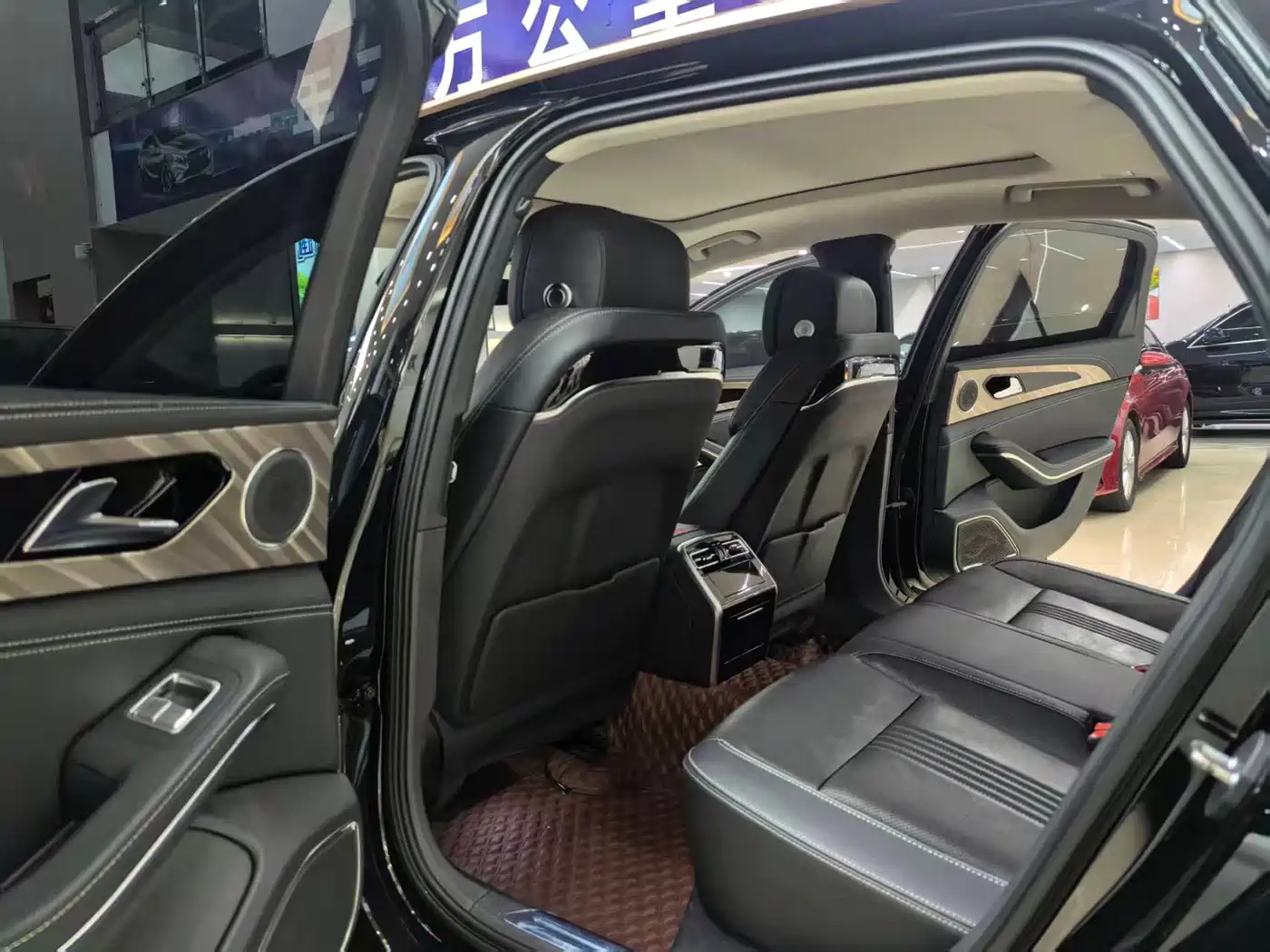 Hongqi H9 2022 2.0T Smart Connect Flag Enjoy Edition фото 10