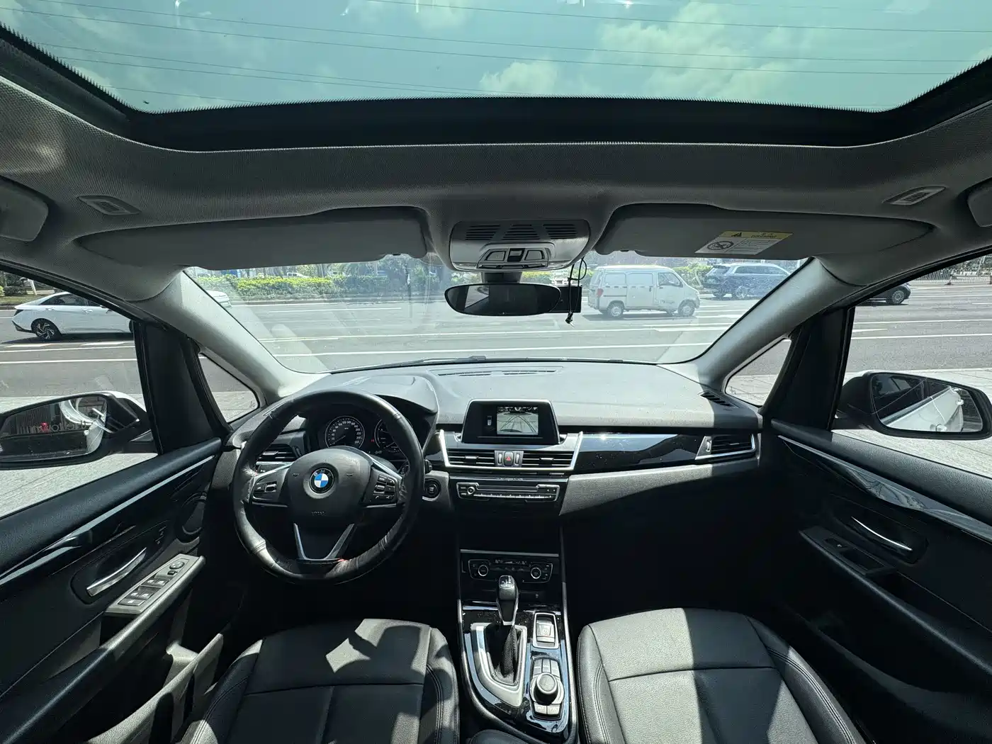 BMW 2 Series Touring 2018 218i Luxury Line фото 9