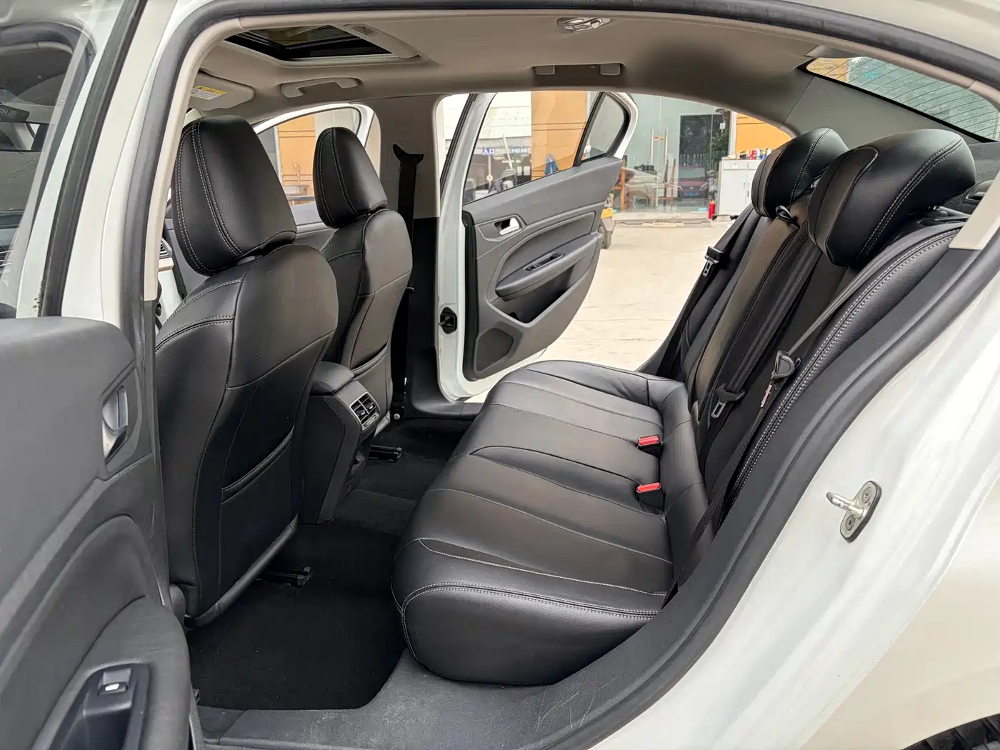 Peugeot 408 2016 1.6T Automatic Luxury Edition фото 13