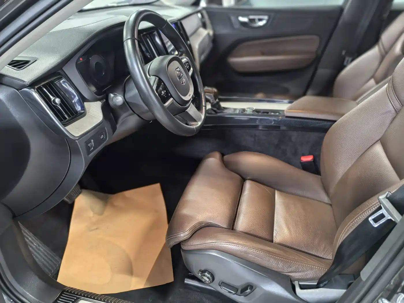 Фото 4 - Volvo XC60
