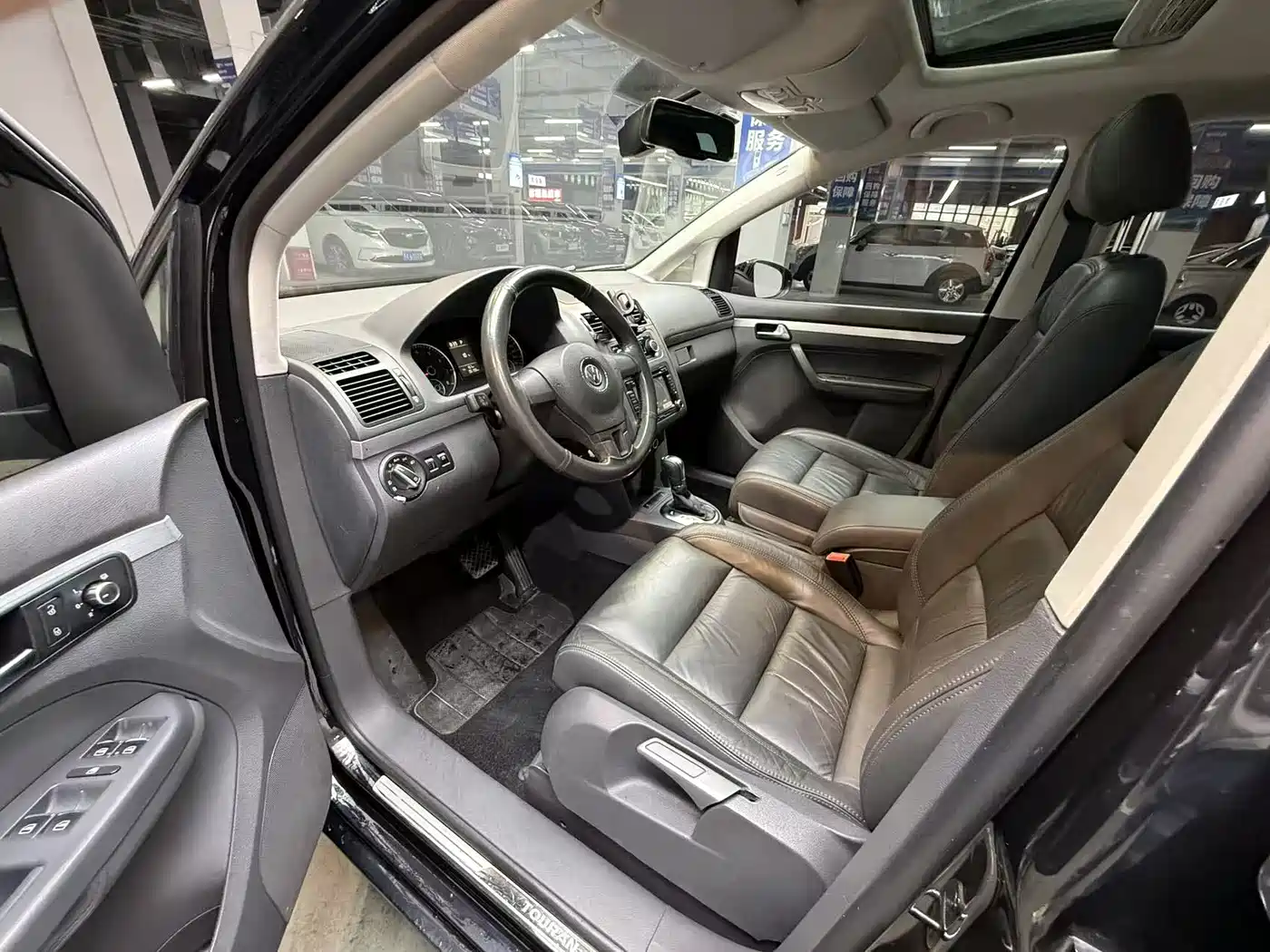 Photo 5 - Volkswagen Touran