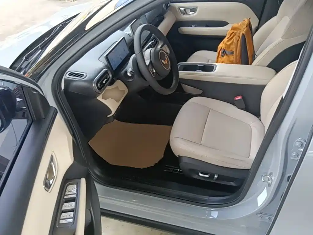 Фото 16 - Wuling Motors Wuling Binguo PLUS