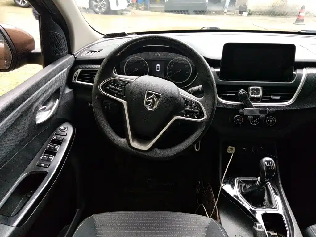 Baojun 730 2020 2019 1.5L Manual Fashion Edition 7-Seater China VI