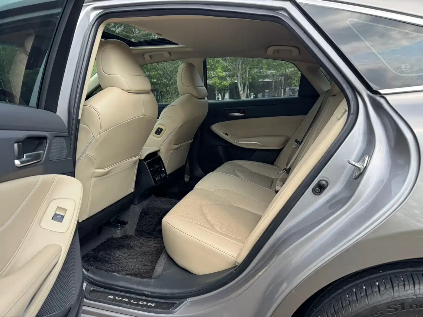 Toyota Avalon 2022 2.0L XLE Premium фото 6