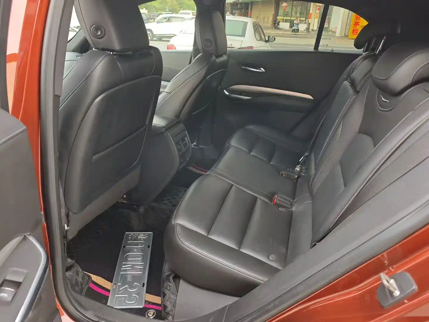 Фото 8 - Cadillac XT4