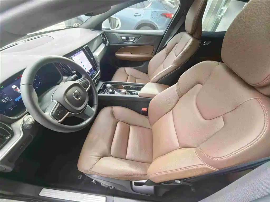 Volvo S60 2025 2025 B4 Smart Luxury Edition