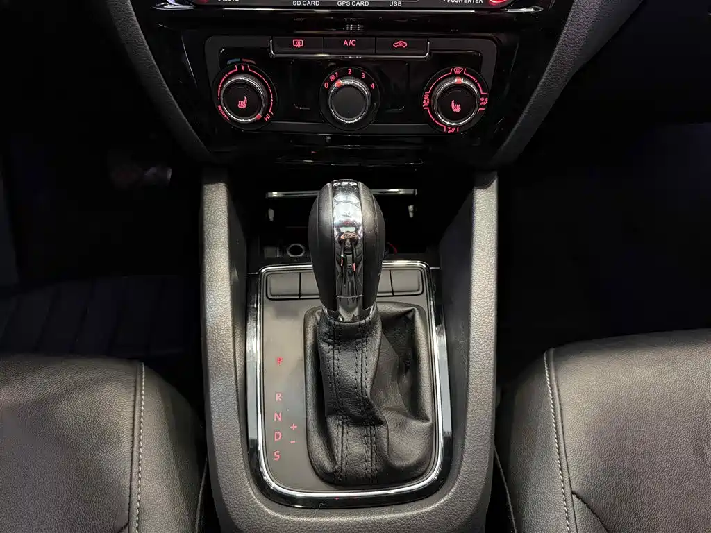 Volkswagen Sagitar 2015 230TSI Automatic Comfort фото 21