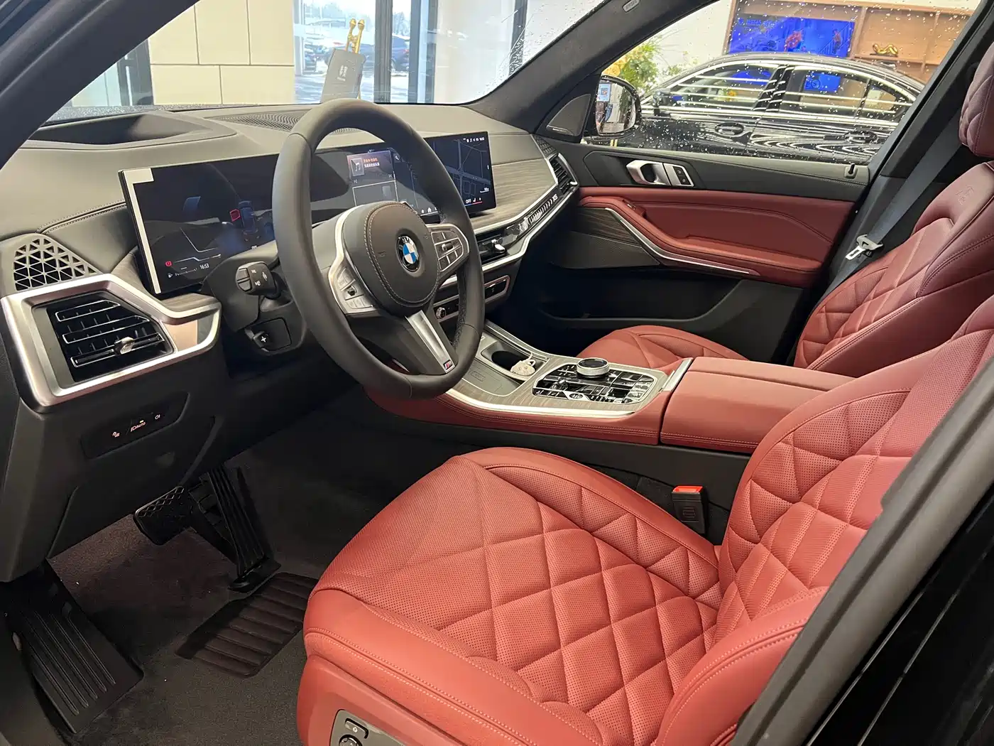 BMW X5 2025 Model xDrive 40Li M Sport Blackout Package фото 8