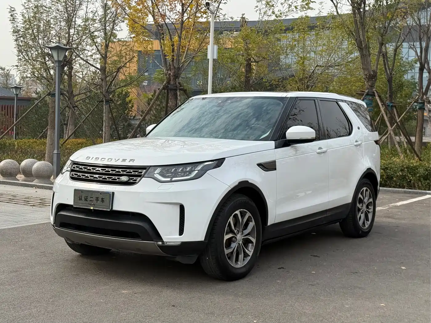 Land Rover Discovery 2017 3.0 SC V6 S