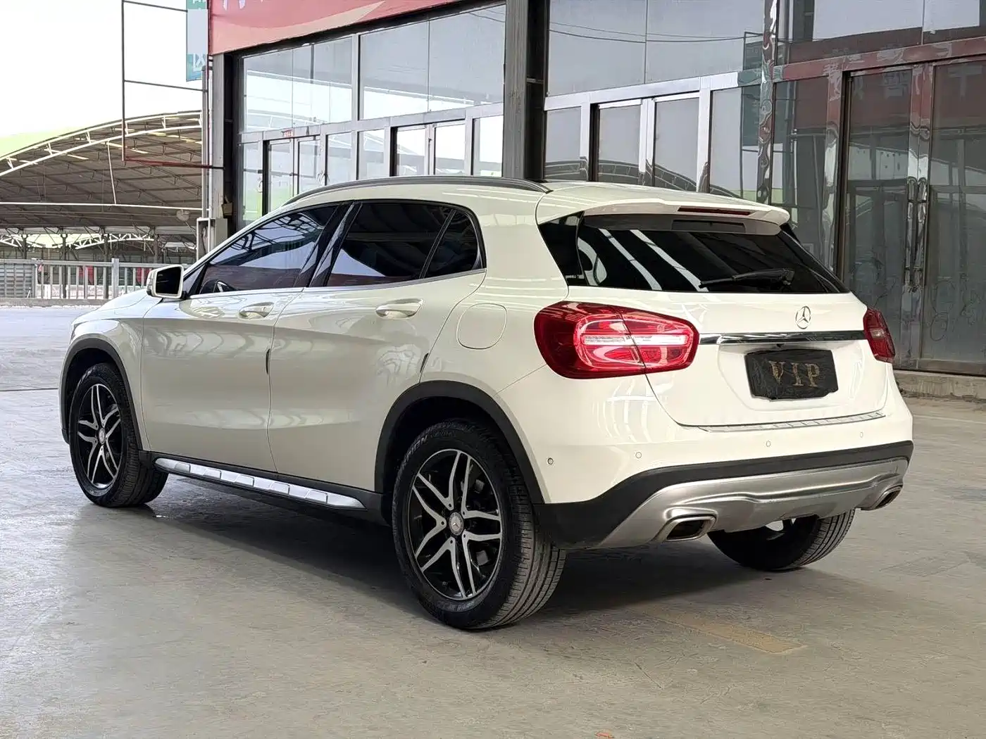 MERCEDES-BENZ GLA
