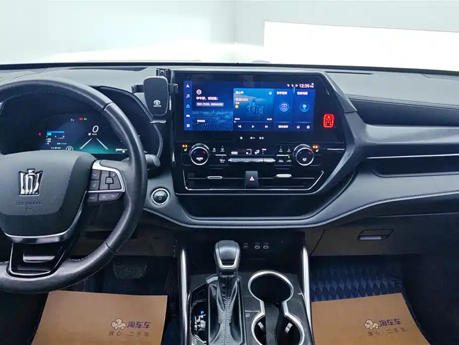 Toyota Crown Kluger 2023 2.5L HEV AWD Premium Edition фото 13