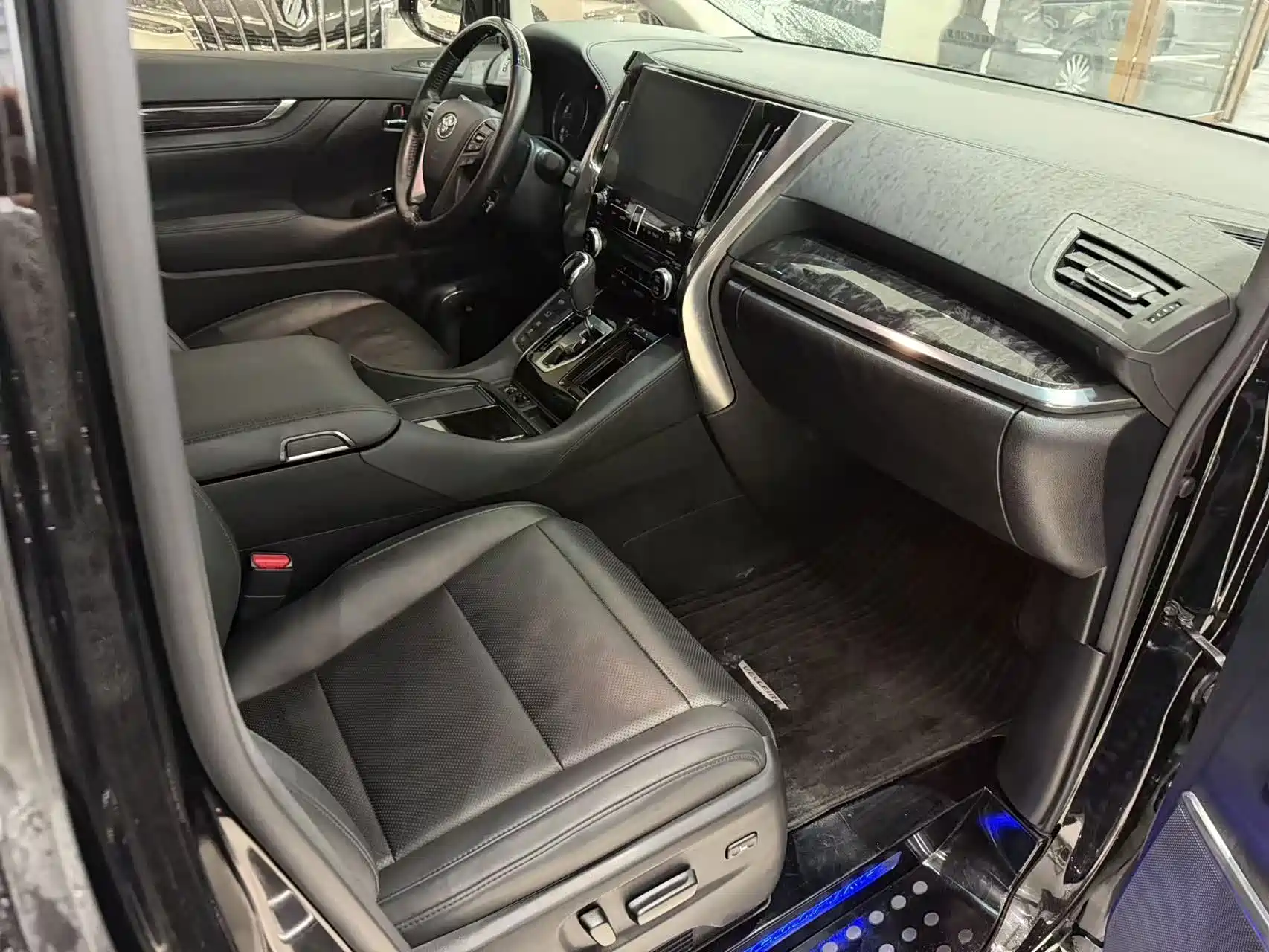 Фото 6 - Toyota Vellfire