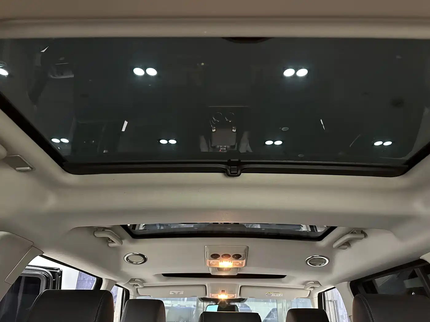 Land Rover Discovery 2015 3.0 SDV6 HSE Diesel фото 18