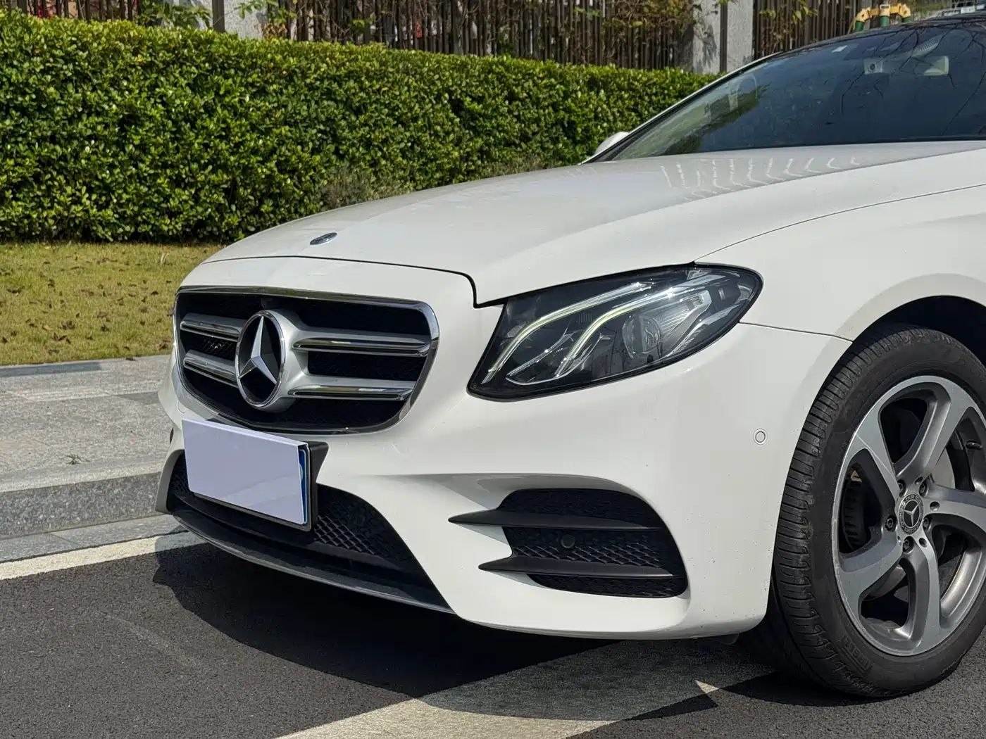 Mercedes-Benz E-Class 2018 E 300 L Sport Luxury фото 2